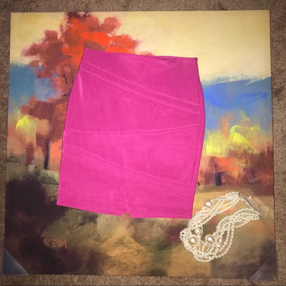 Pink mini skirt - Picture 3 of 4